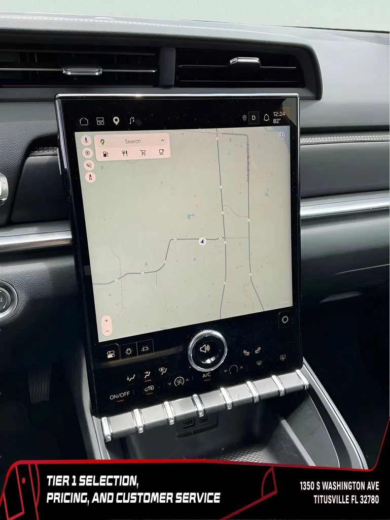 Used 2025 Summit White GMC Elevation image 21