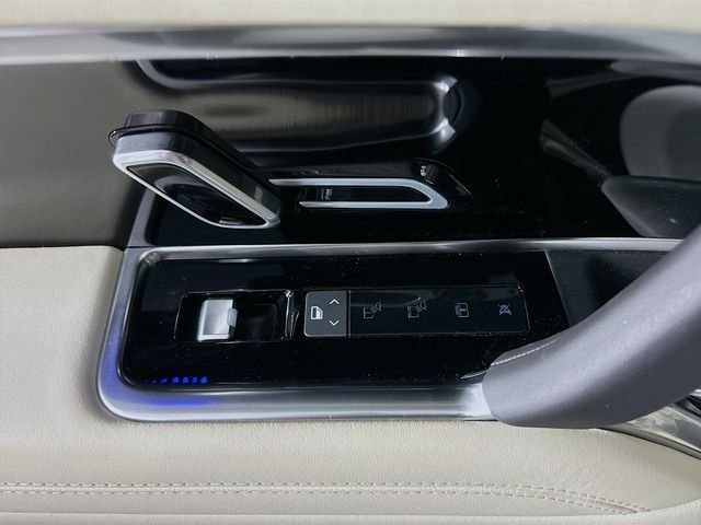 Certified Used 2025 Fuji White Land Rover Autobiography image 25