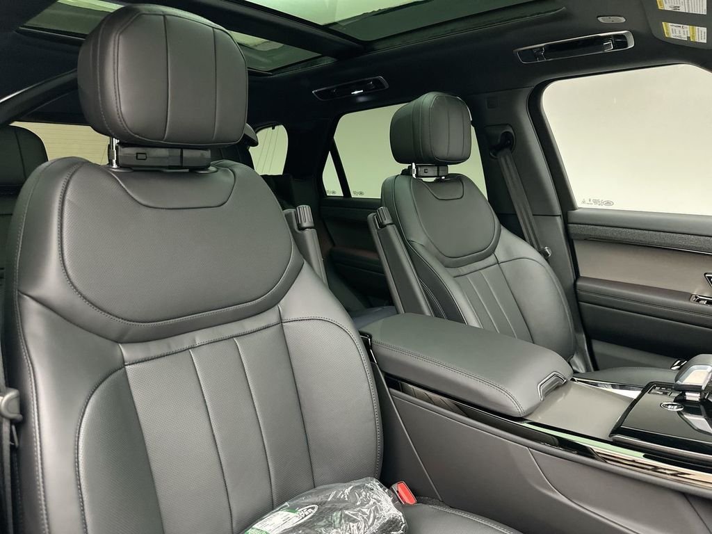 New 2026 Fuji White Land Rover SE image 6
