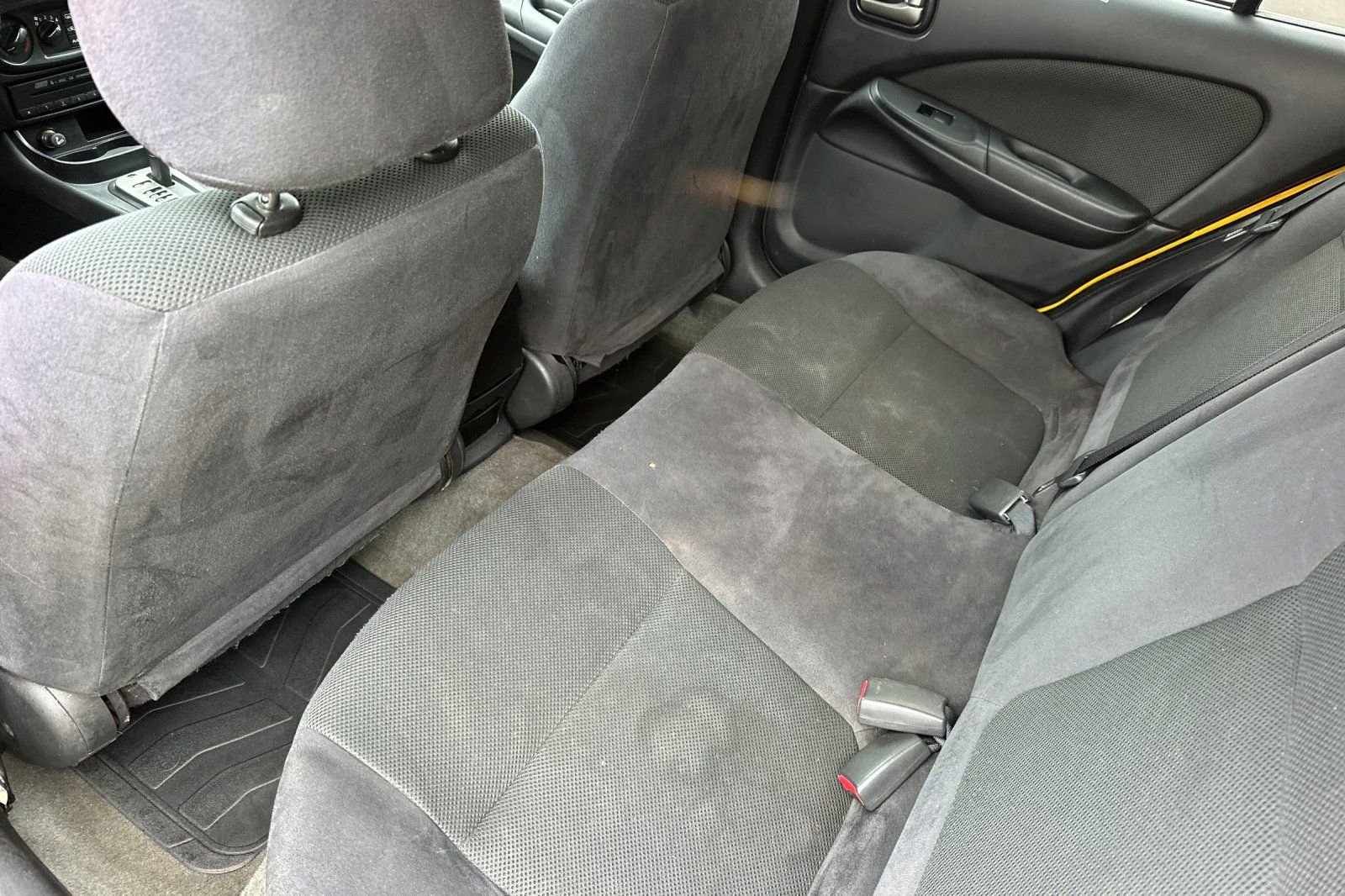 Used 2006 Yellow Nissan SE-R image 13