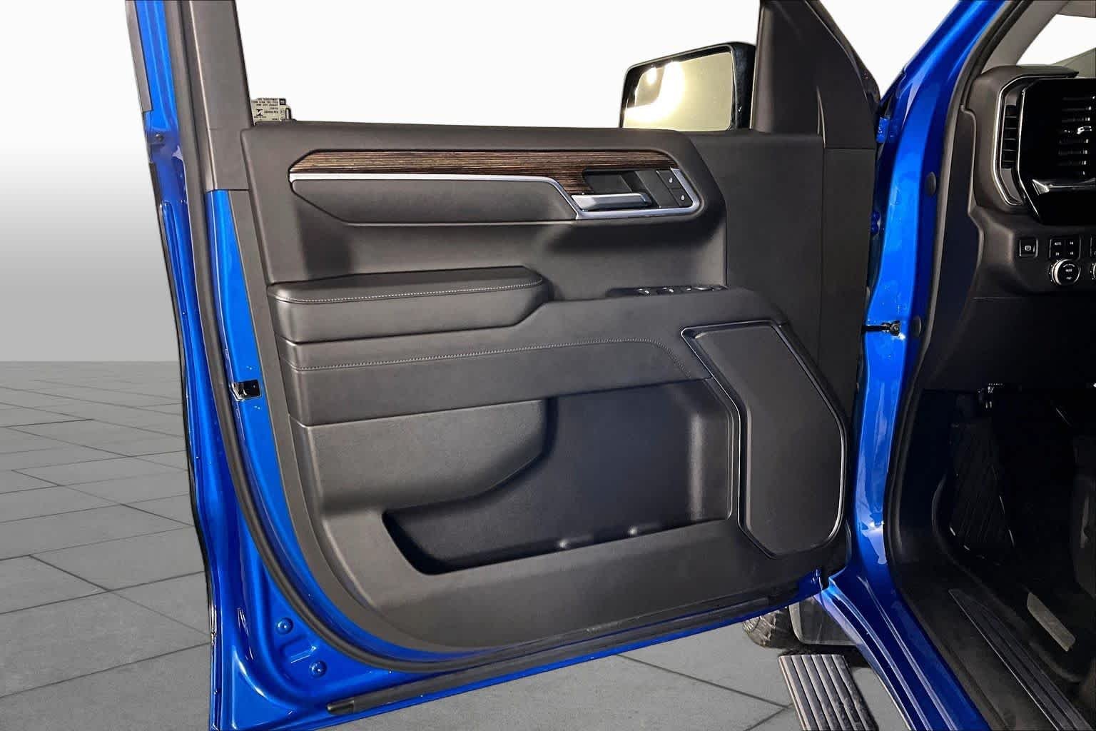 Used 2022 Dynamic Blue Metallic GMC Elevation image 21