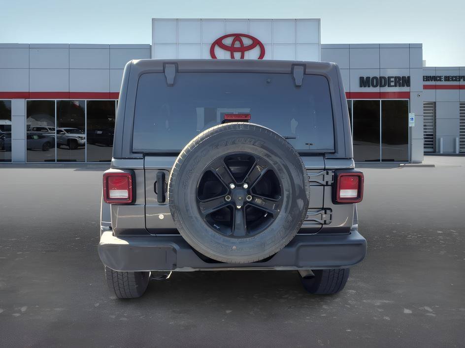 Used 2019 Granite Crystal Metallic Clearcoat Jeep Sport Altitude image 4