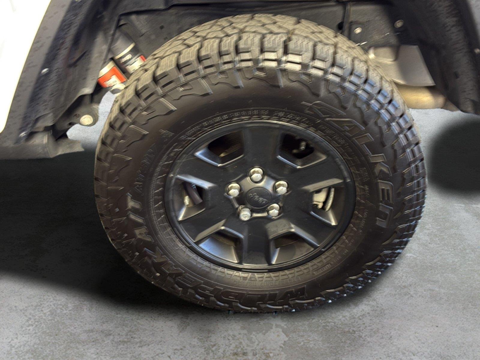 Used 2021 Bright White Clearcoat Jeep Mojave image 10