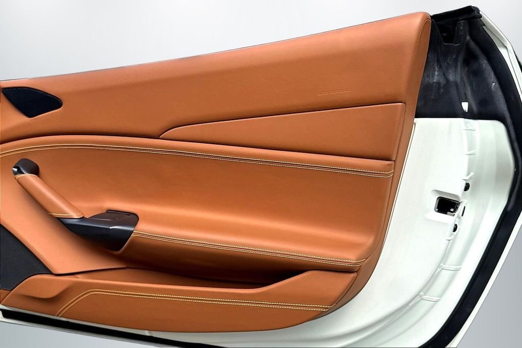 Used 2018  Ferrari  image 22