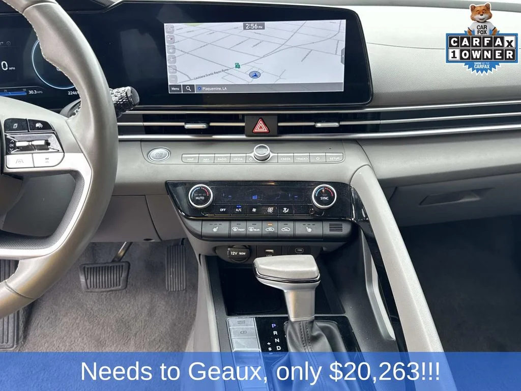 Used 2025 Silver Hyundai SEL Convenience image 44