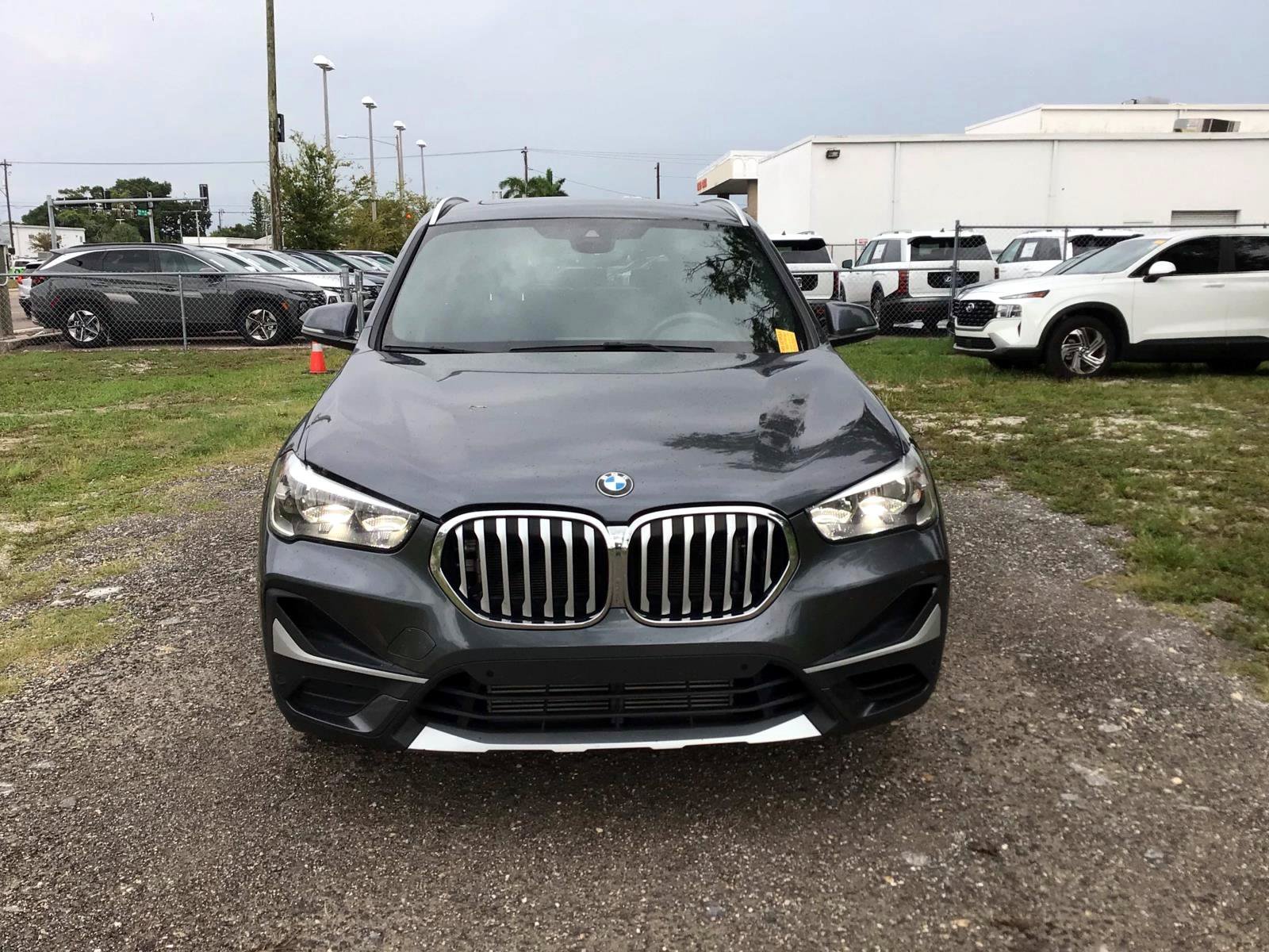 Used 2022 Mineral Grey Metallic BMW sDrive28i image 2