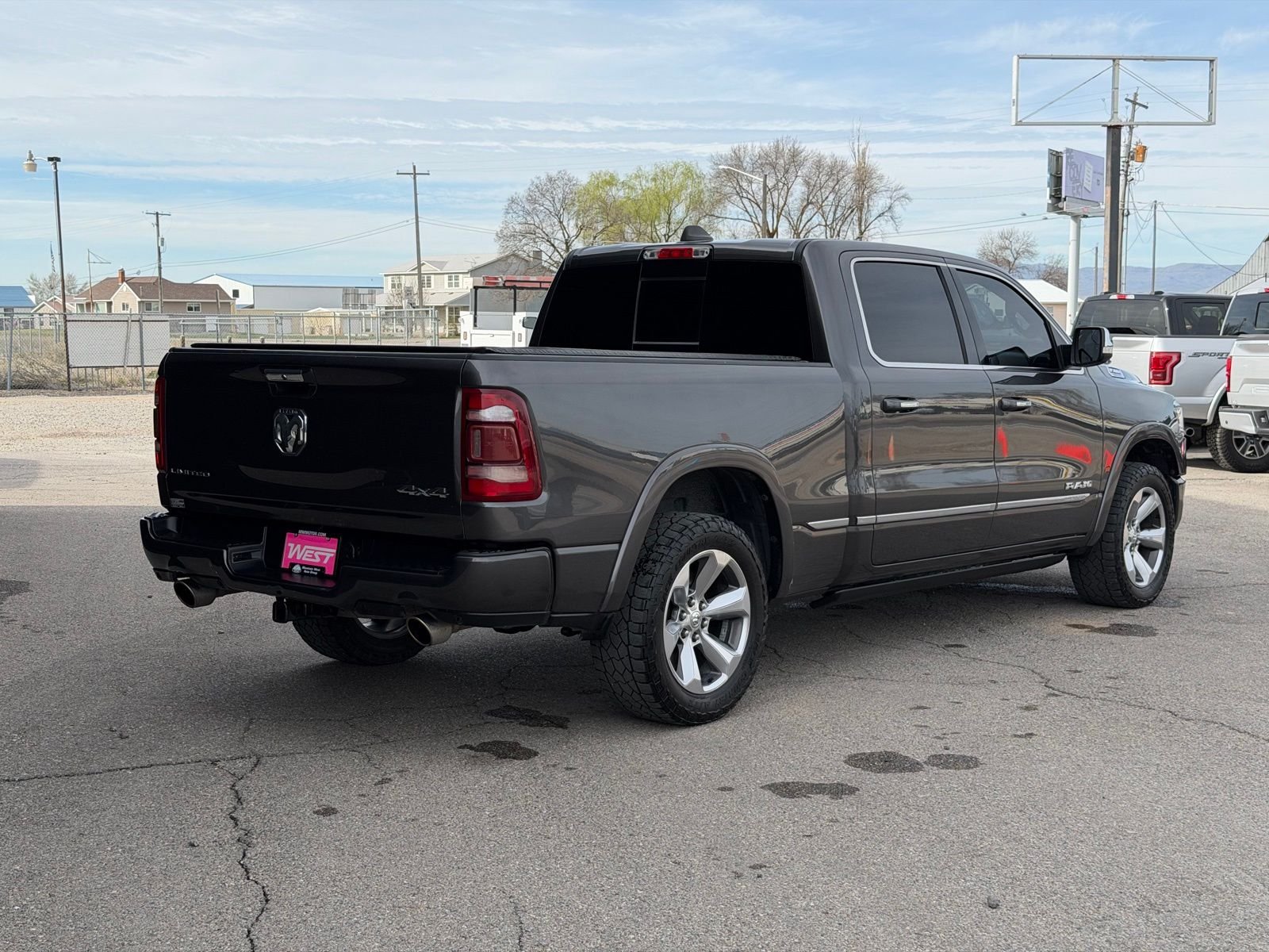 View vehicle photo 7