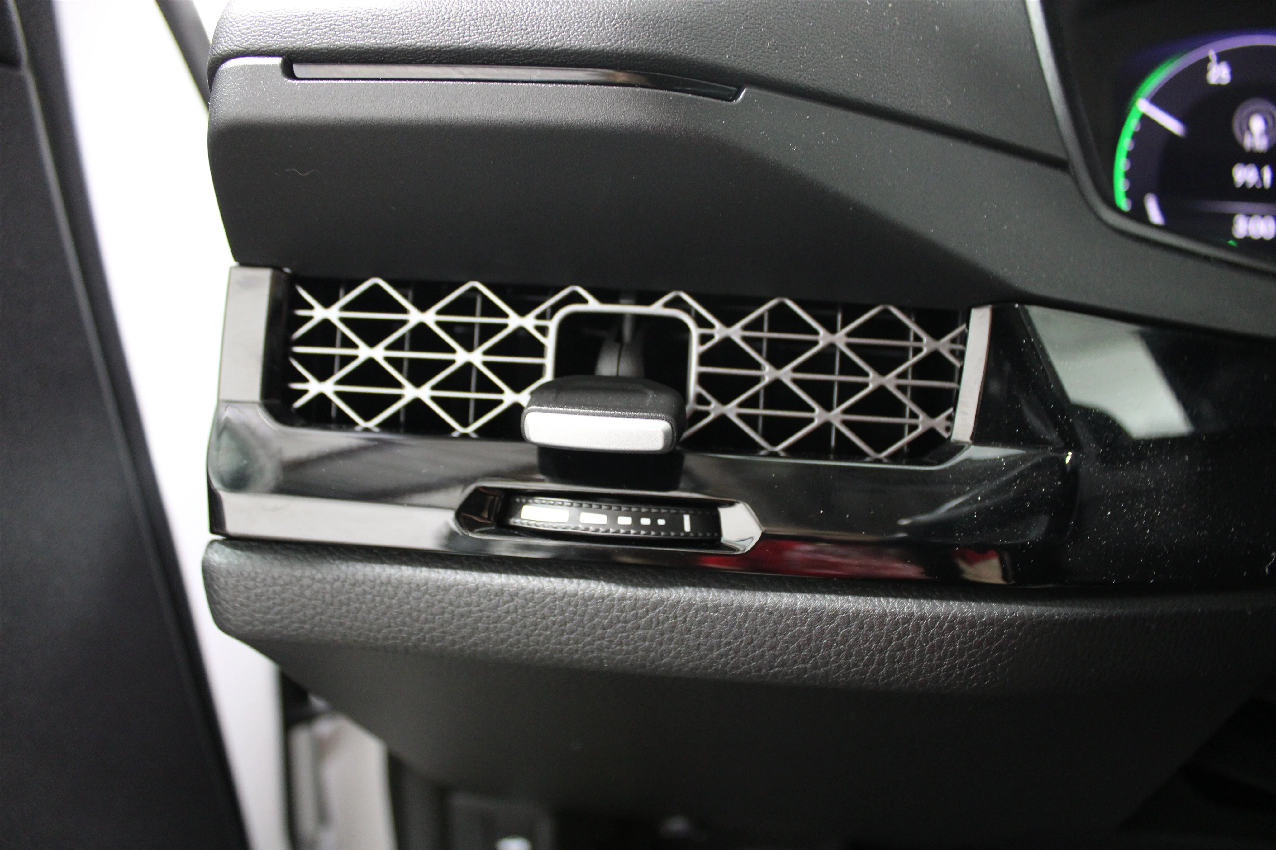 Used 2023 WHTIE Honda Touring image 7