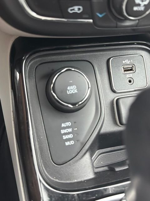 Used 2020 White Jeep Limited image 19
