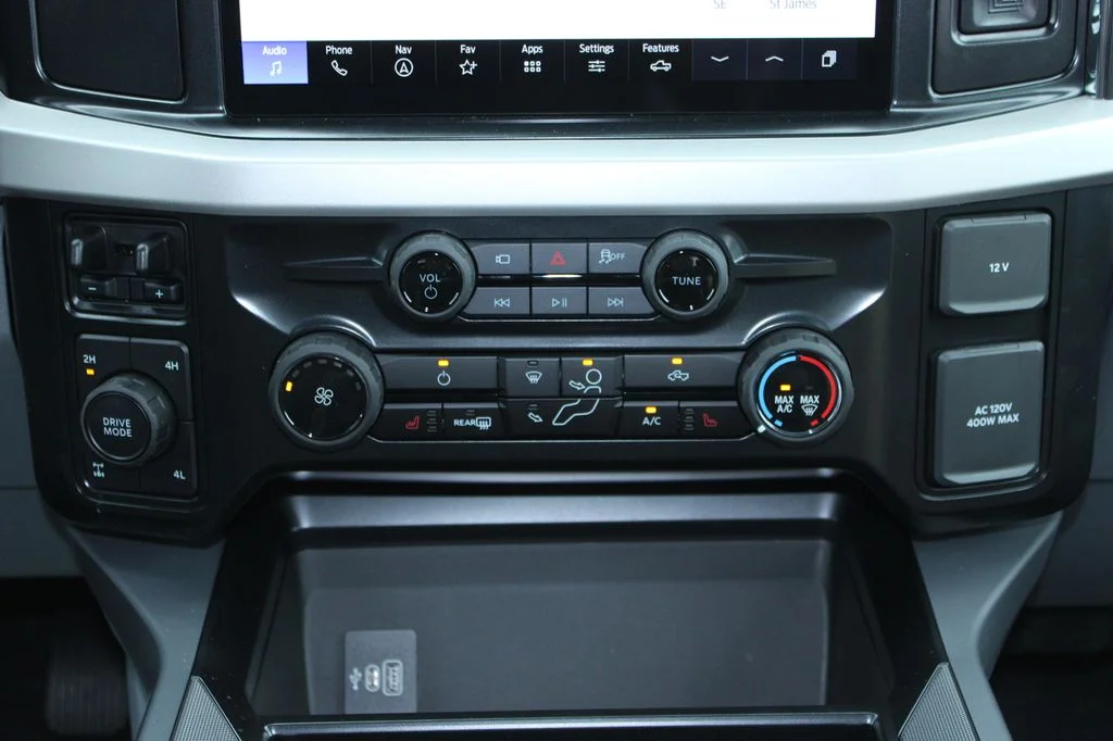 New 2027 Oxford White Ford F-350® XLT image 31