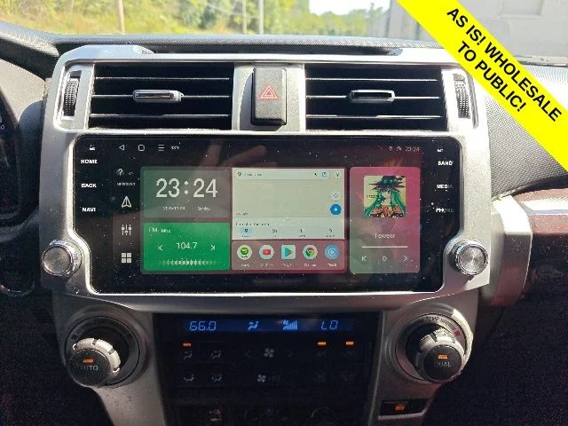 Used 2014  Toyota Limited image 9