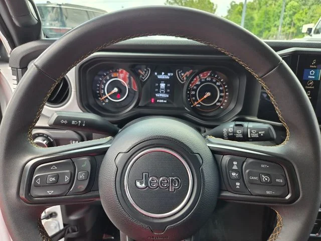Used 2024 White Jeep Sport S image 25