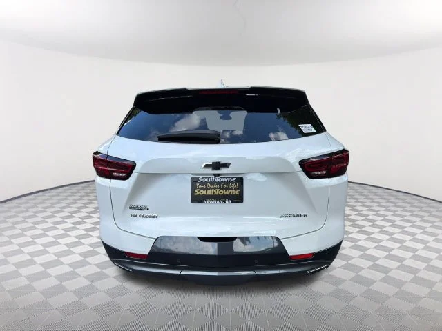 Used 2023 IRIDESCENT PEARL TRICOAT Chevrolet Premier image 6