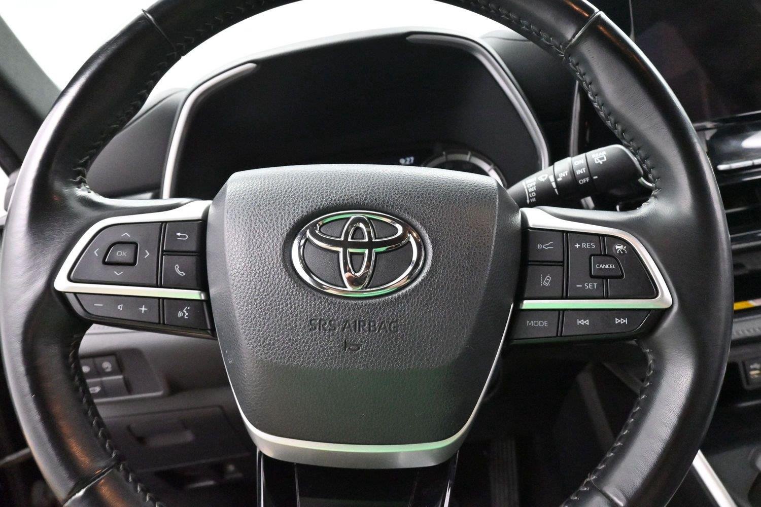 Used 2023 Blue Toyota L image 17