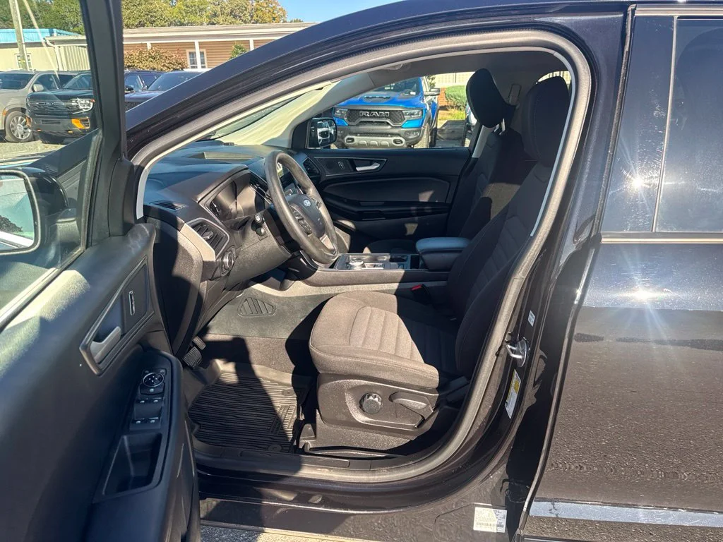 Used 2024 Black Ford SE image 10