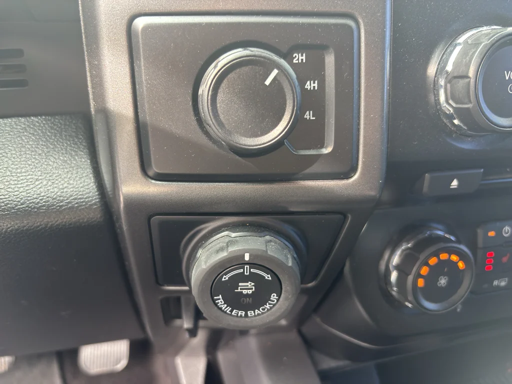 Used 2018 Lightning Blue Ford XLT image 27