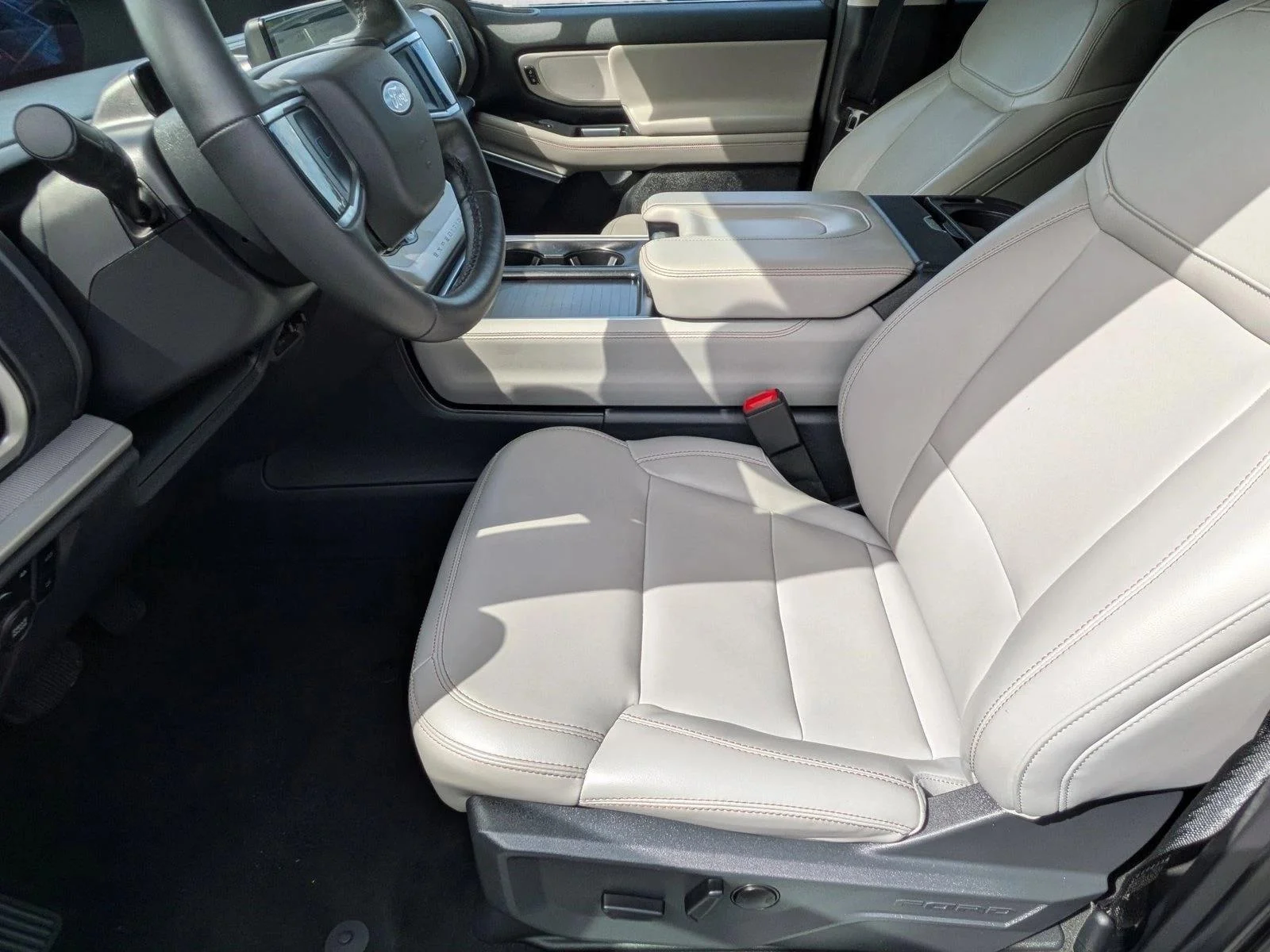 Used 2025 Space Silver Metallic Ford Active image 16