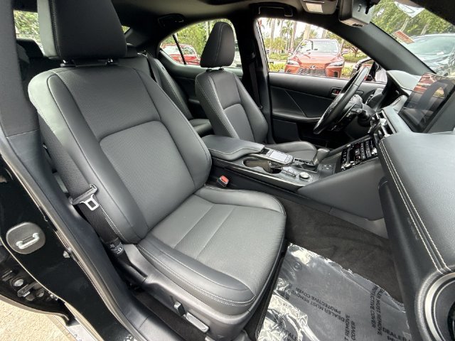 2024 Lexus IS 300 - Photo 26