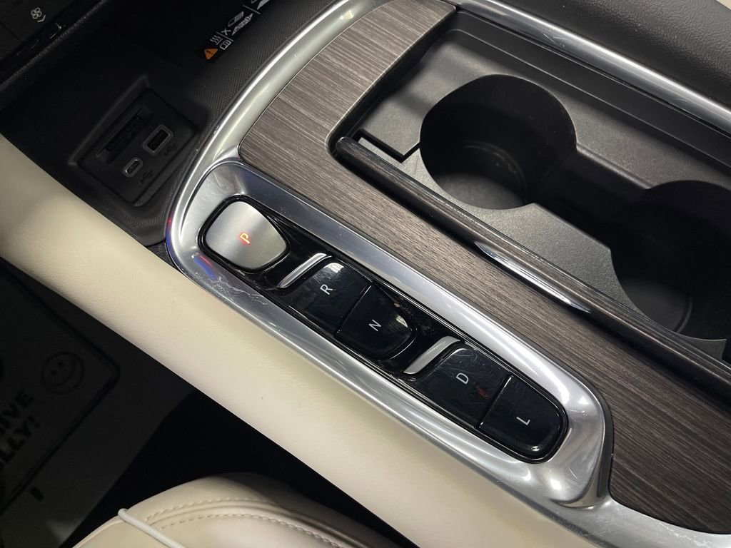 Used 2024 White Frost Tricoat Buick Avenir image 27