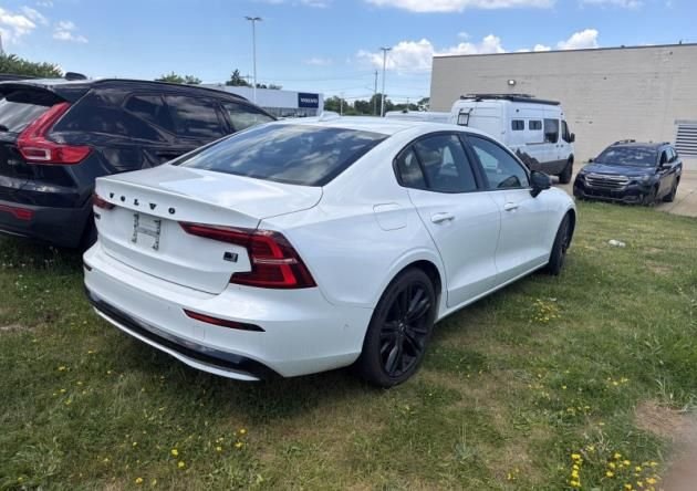 Used 2024 Crystal White Volvo Ultimate image 3