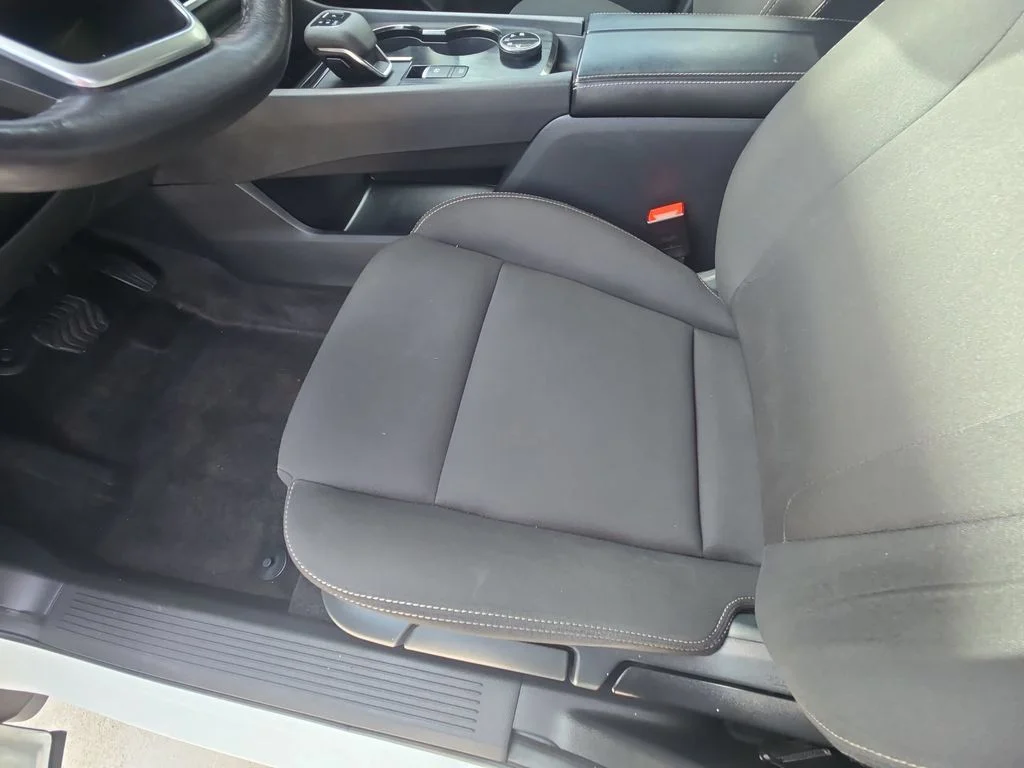 Used 2023 White Nissan S image 27