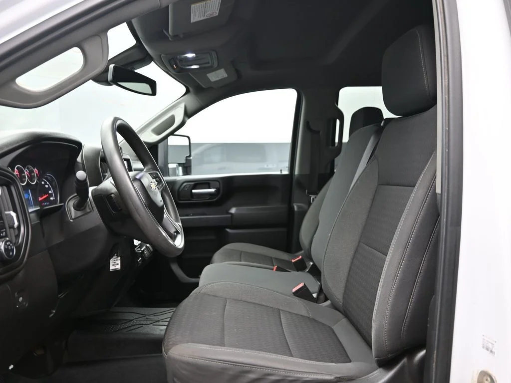 Used 2022 White Chevrolet Custom image 10