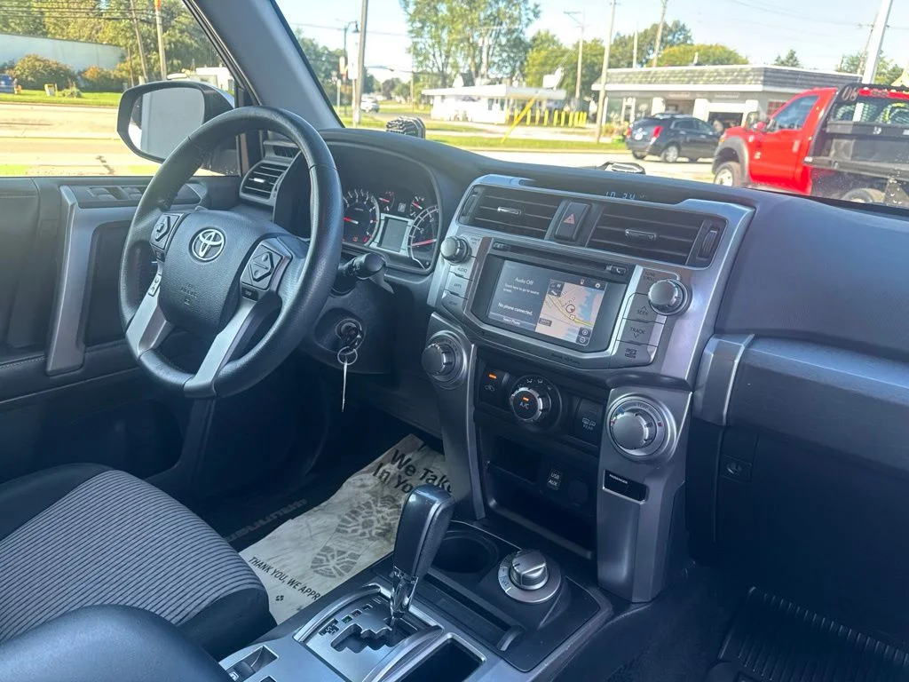 Certified Used 2018 Classic Silver Metallic Toyota SR5 image 34