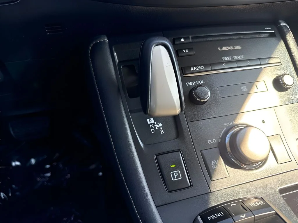 Used 2015 Black Lexus 200h image 17