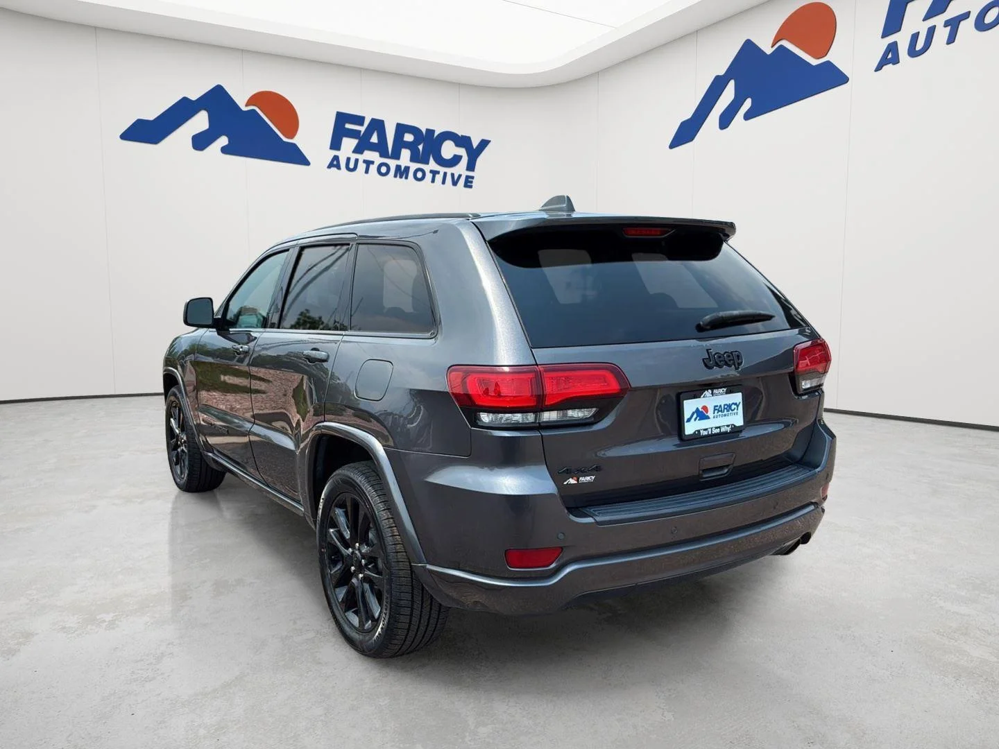 Used 2018 Granite Crystal Metallic Clearcoat Jeep Altitude image 7