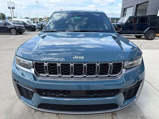 New 2027 Gray Jeep Limited image 10