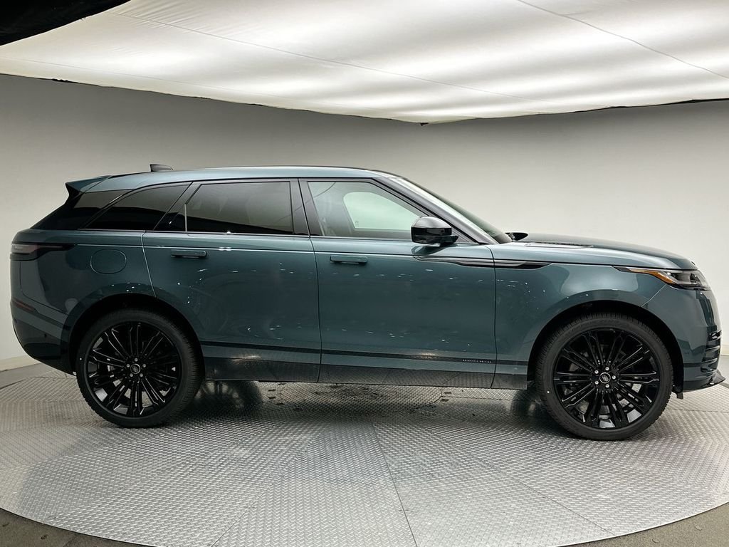 New 2026 Giola Green Metallic Land Rover Belgravia Edition image 4