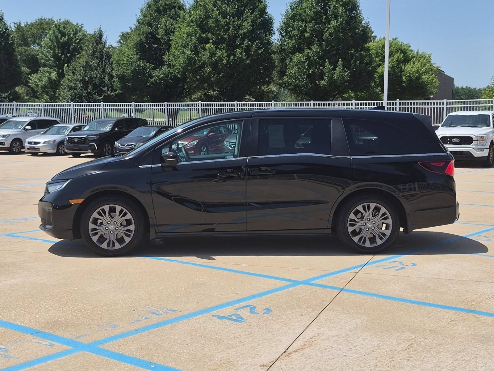 2025 Honda Odyssey Touring - Photo 9