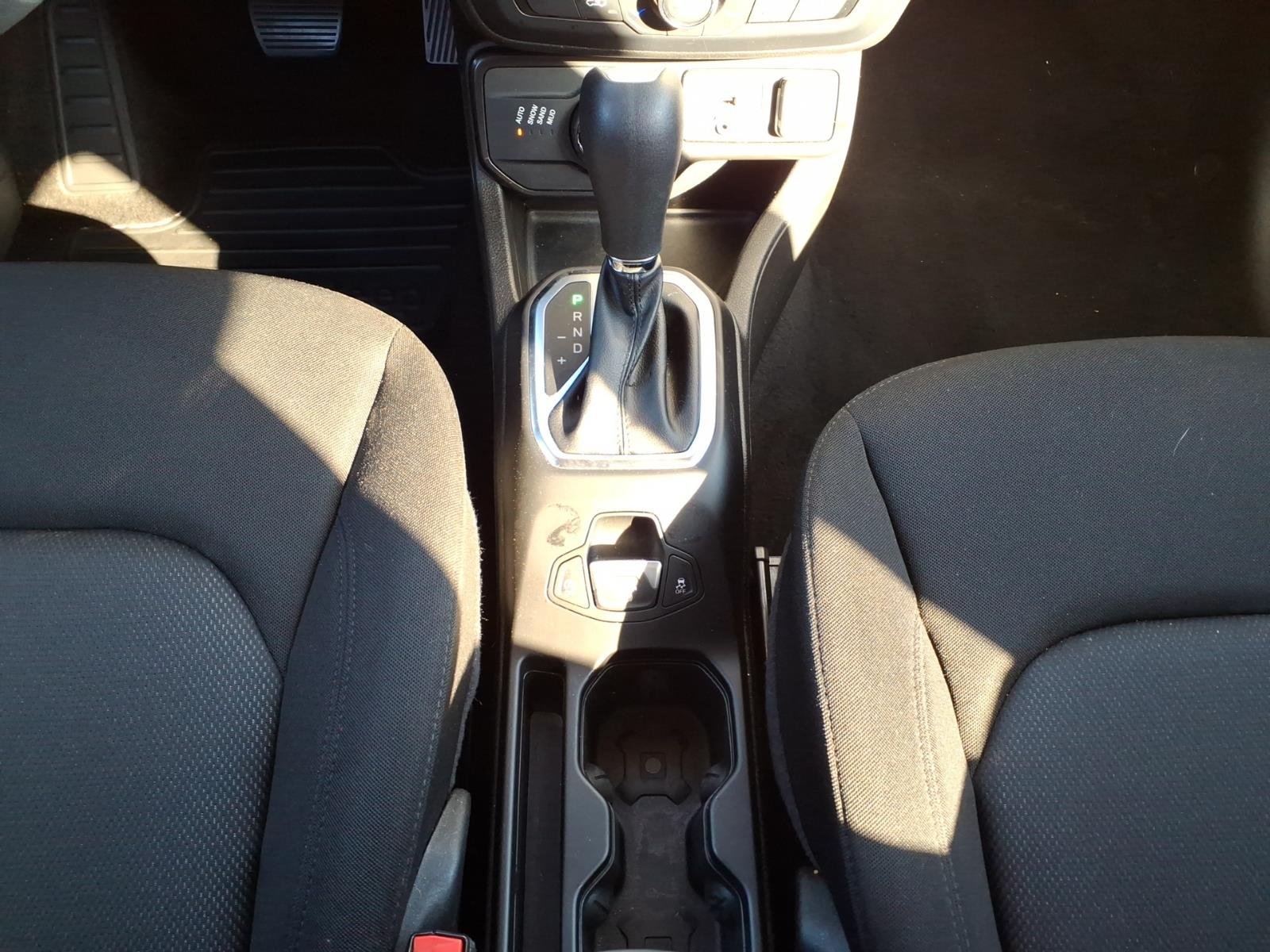 Certified Used 2023  Jeep Latitude image 26