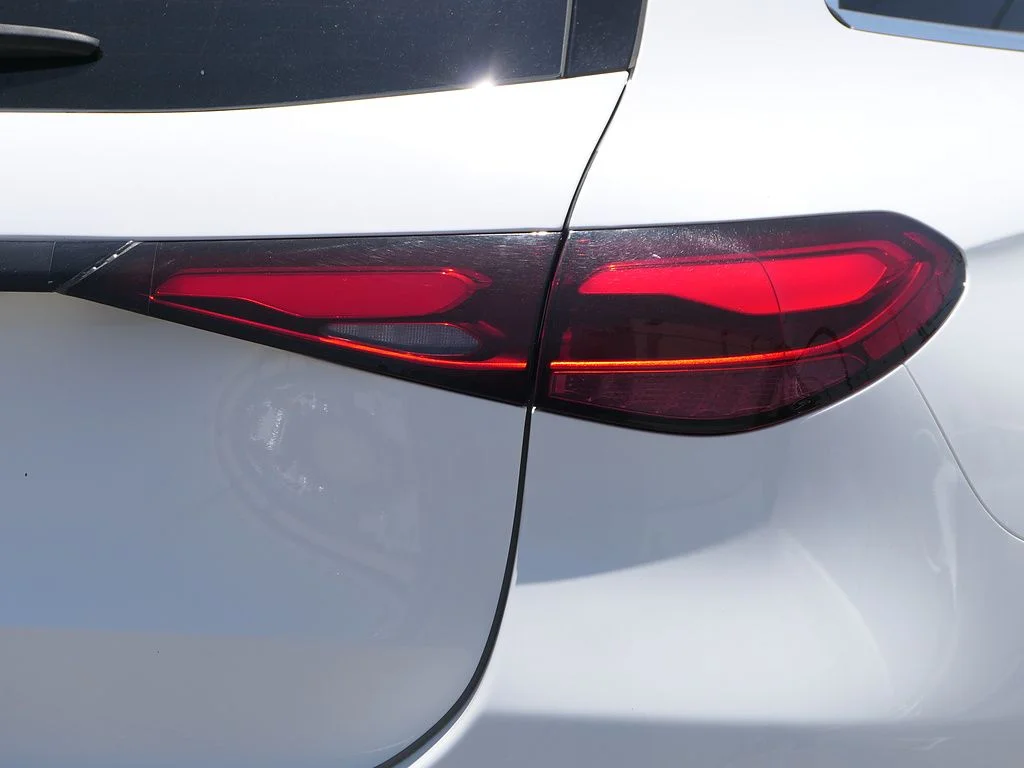 Used 2024 White Mercedes-Benz GLC 300 image 5