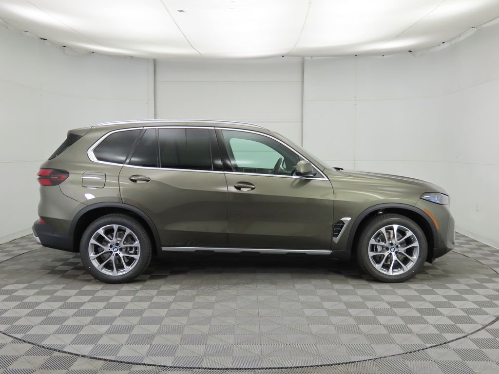 Used 2026 Green Metallic BMW xDrive40i image 4