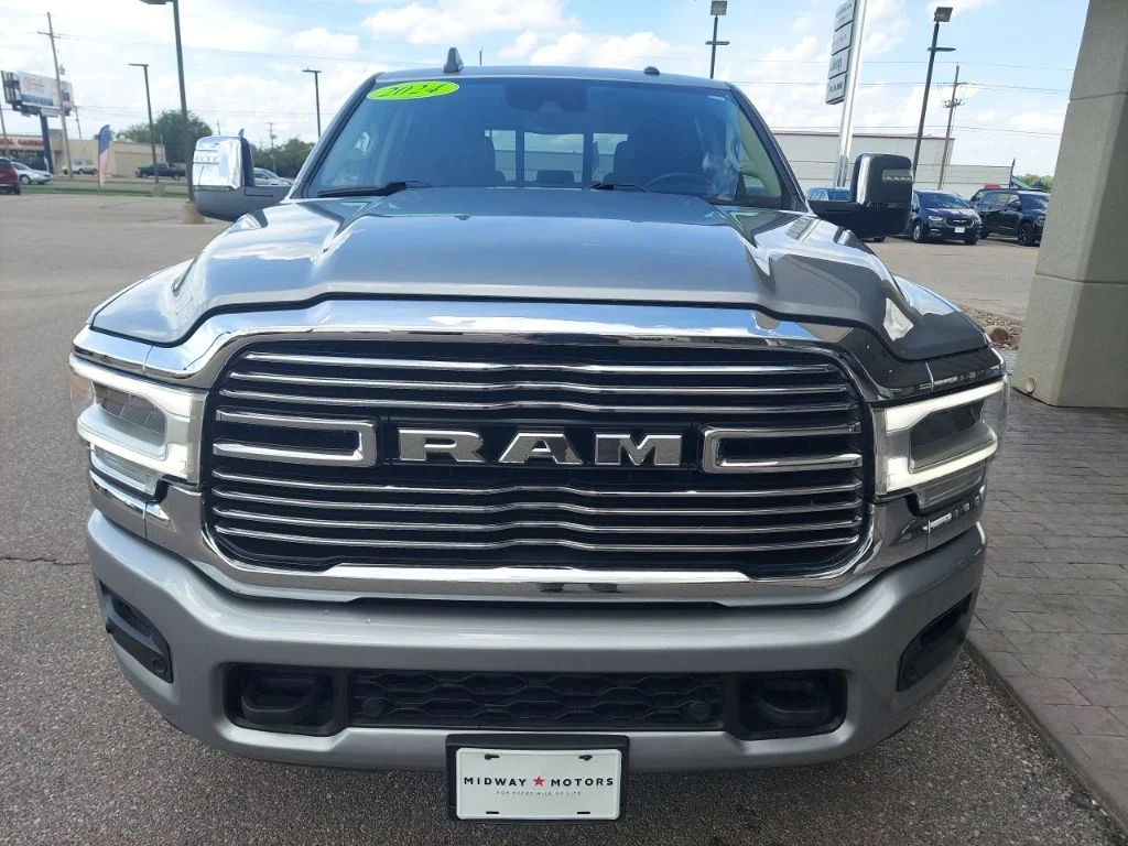 Used 2024 Silver Ram Laramie image 2