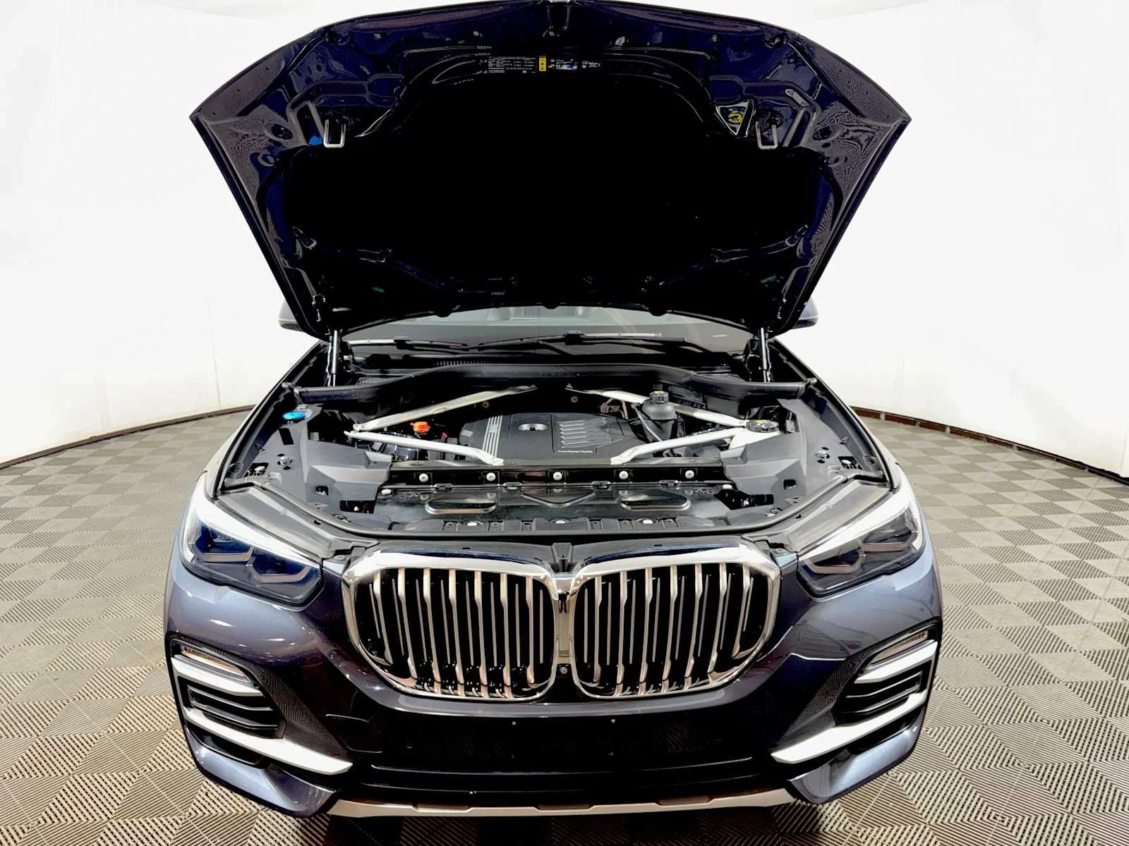 Used 2019 Arctic Grey Metallic BMW xDrive40i image 31