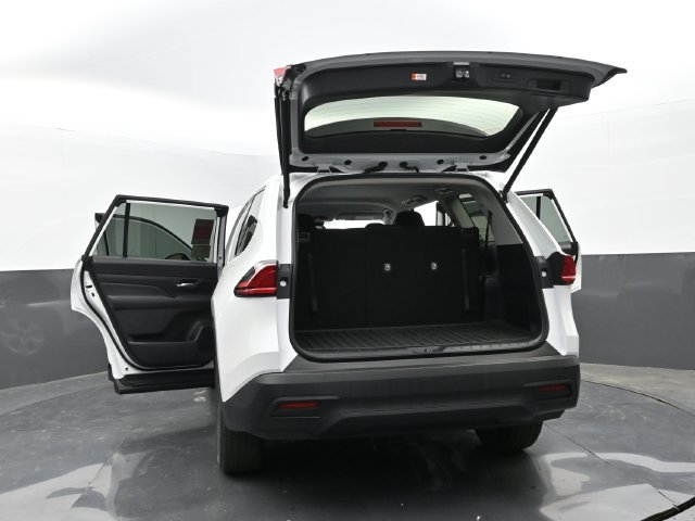 Used 2025 Wind Chill Pearl Toyota LE image 35
