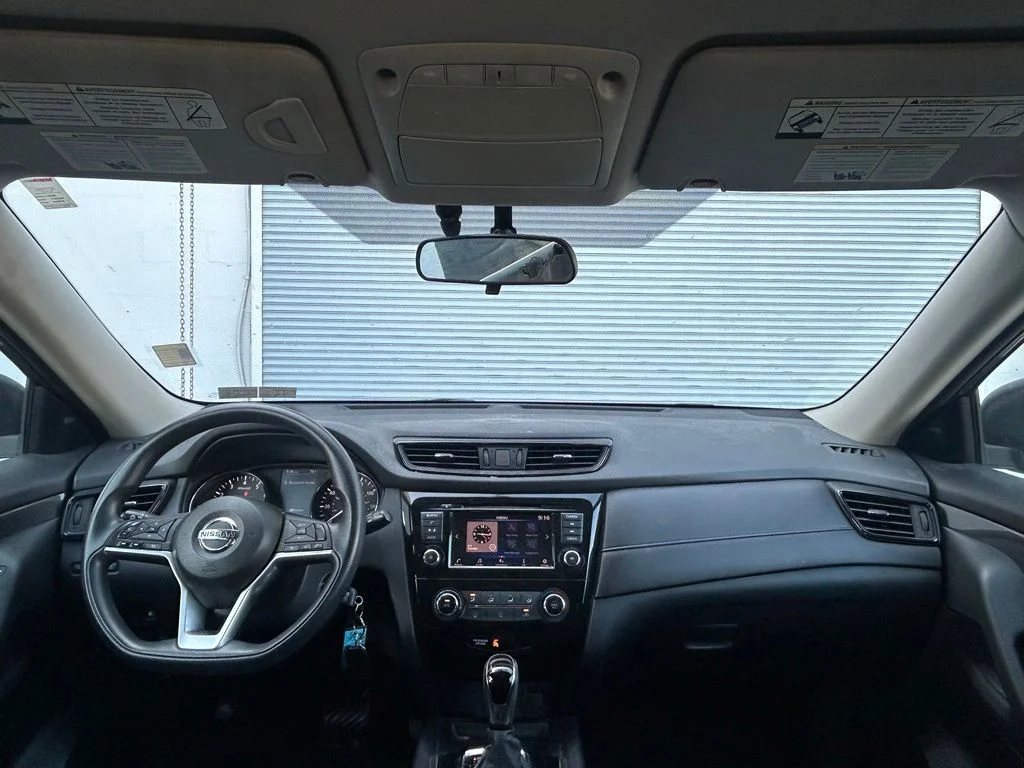 Used 2018 Gray Nissan S image 13