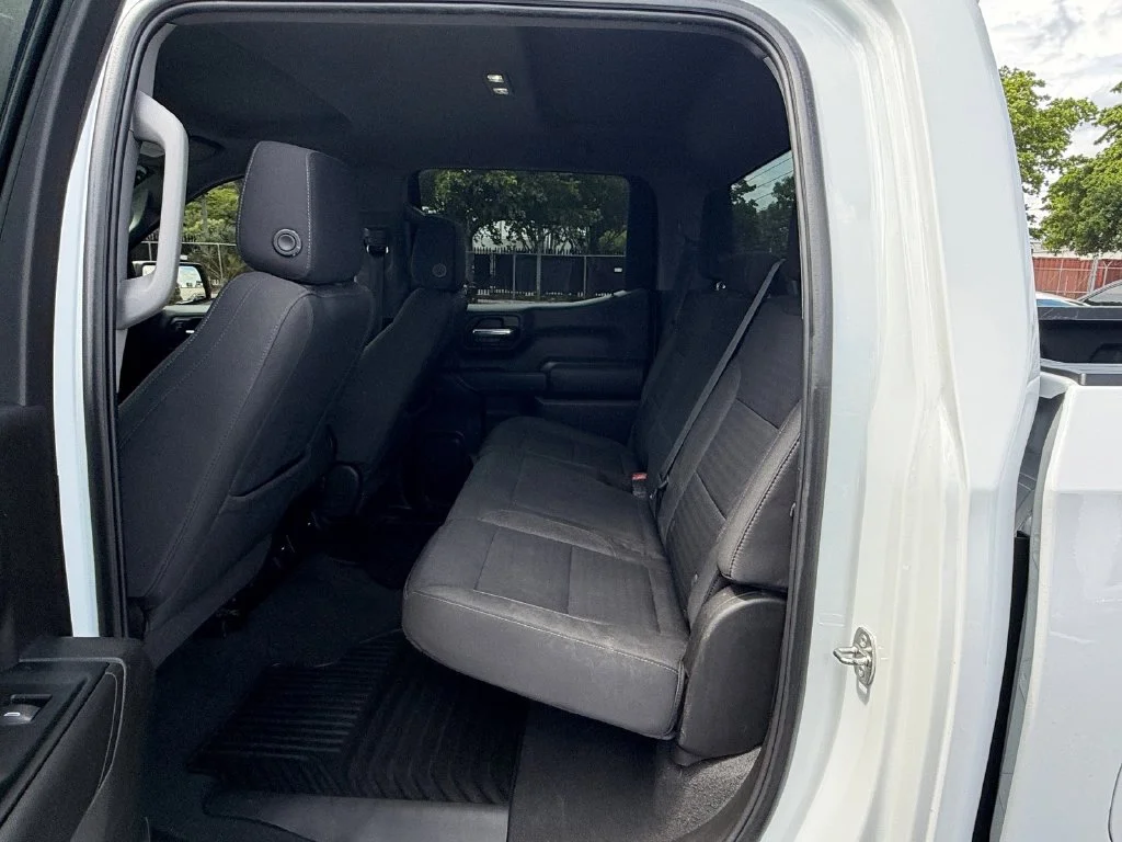 Used 2022 White Chevrolet Custom image 10