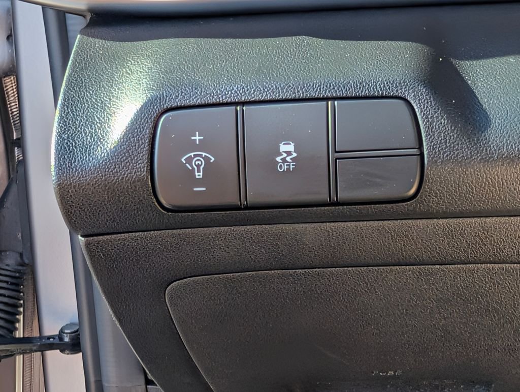 2024 Hyundai Elantra Limited - Photo 30
