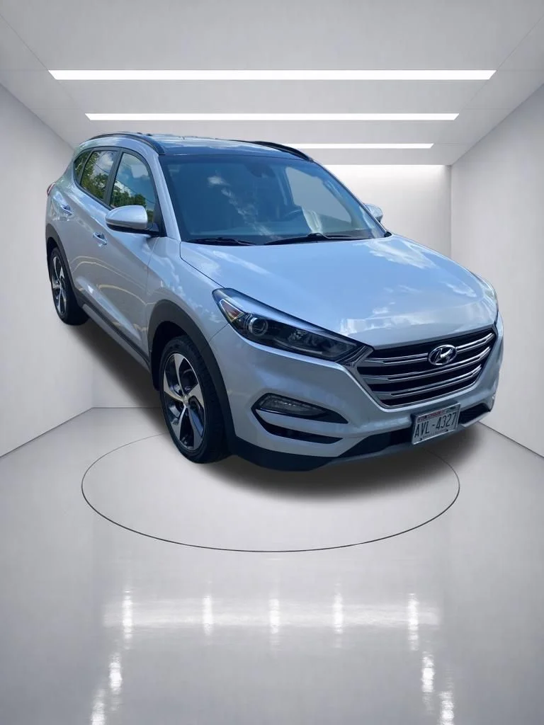 Used 2018 Molten Silver Hyundai Limited image 3