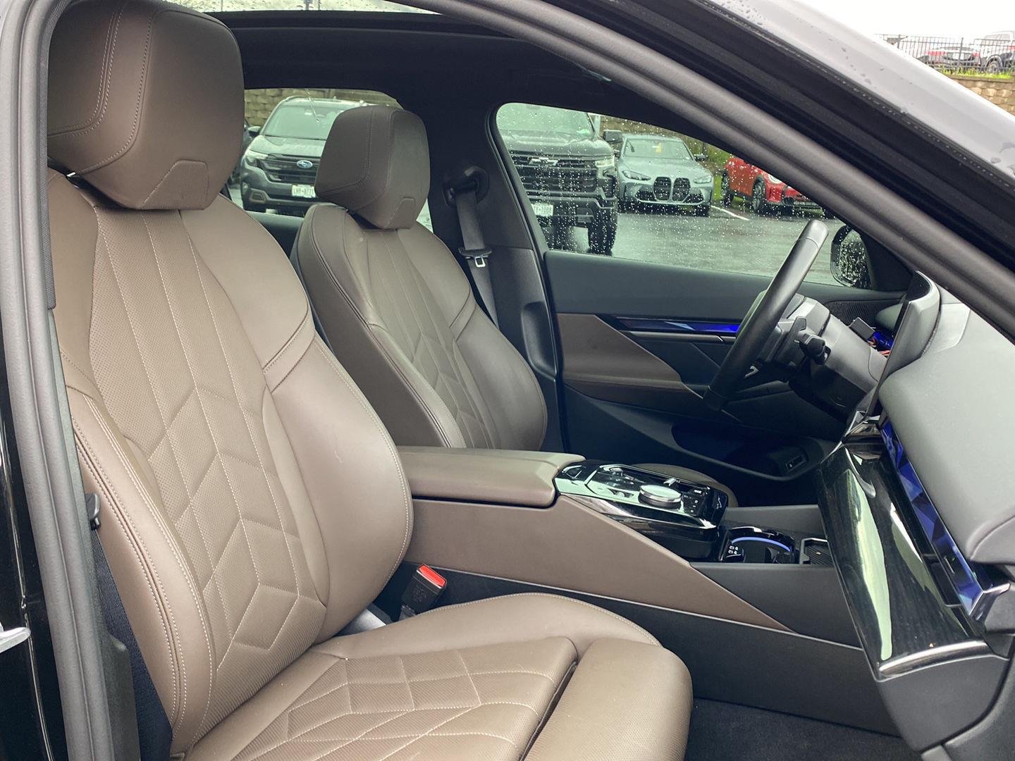 Used 2025 Black Sapphire Metallic BMW 550e xDrive image 20