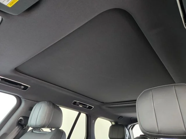 Used 2024  Land Rover SE image 11