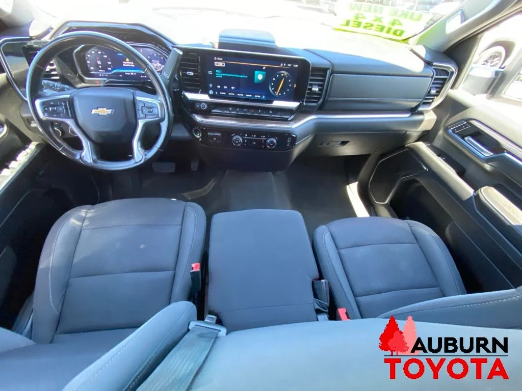 Used 2024 White Chevrolet LT image 27