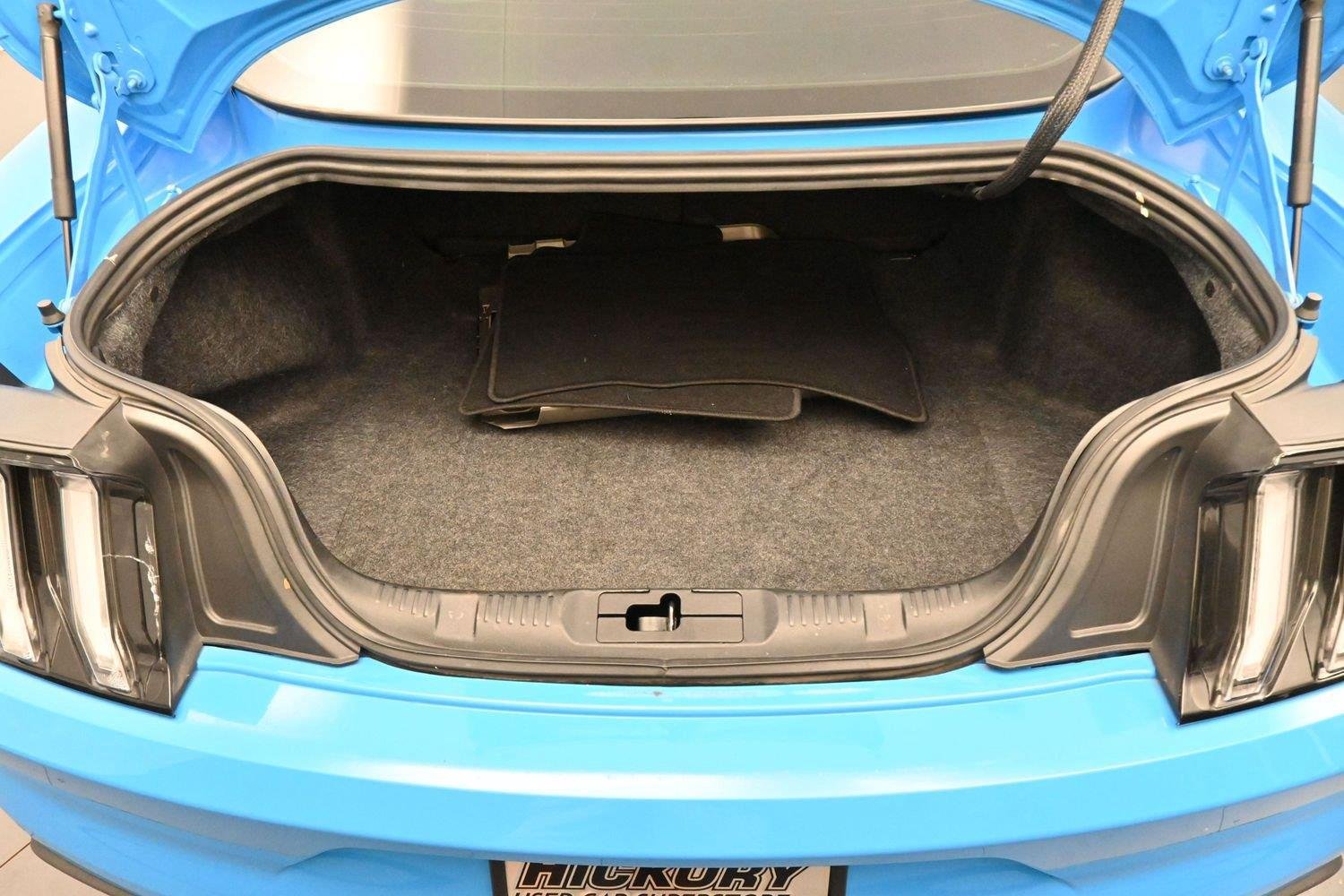 Used 2017 Grabber Blue Ford GT Premium image 9