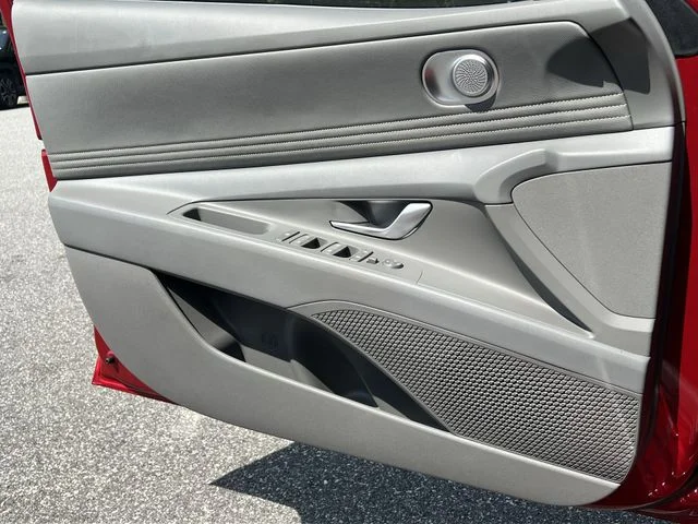 Used 2025 Red Hyundai SEL Sport image 32