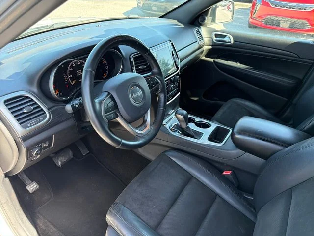 Used 2019 White Jeep Altitude image 18