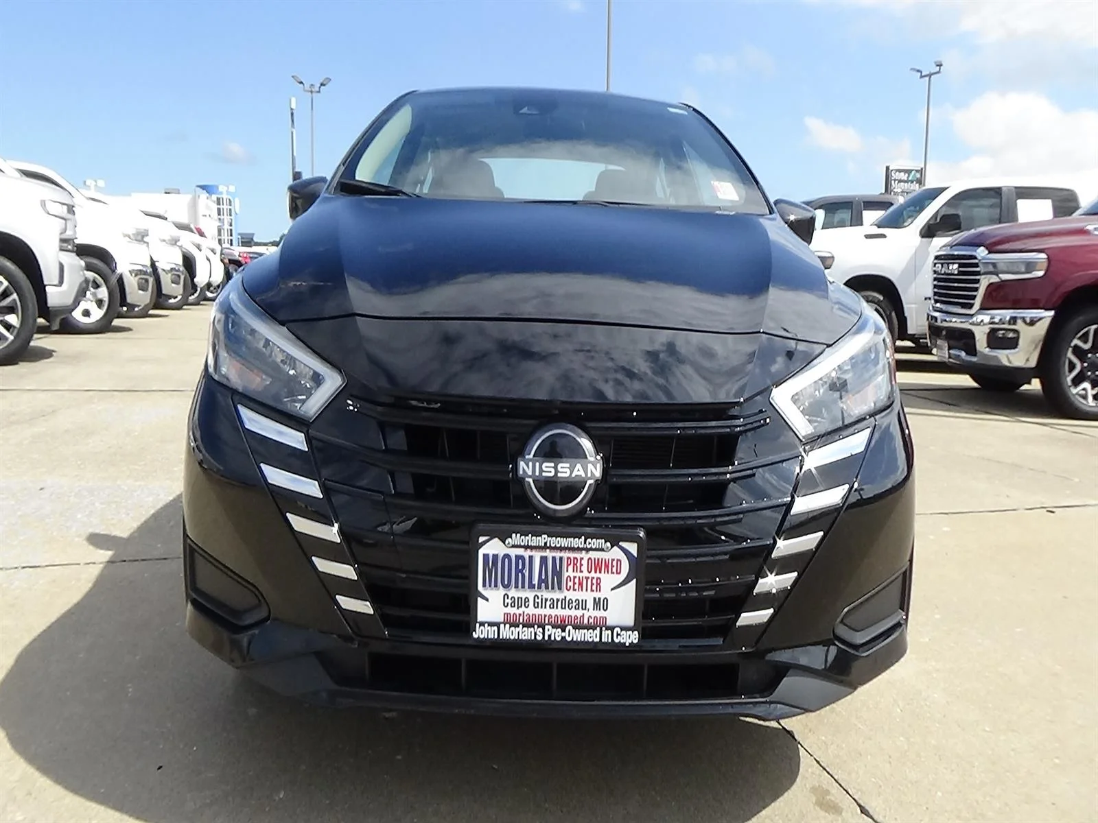 Used 2025 Super Black (kh3) Nissan SV image 3