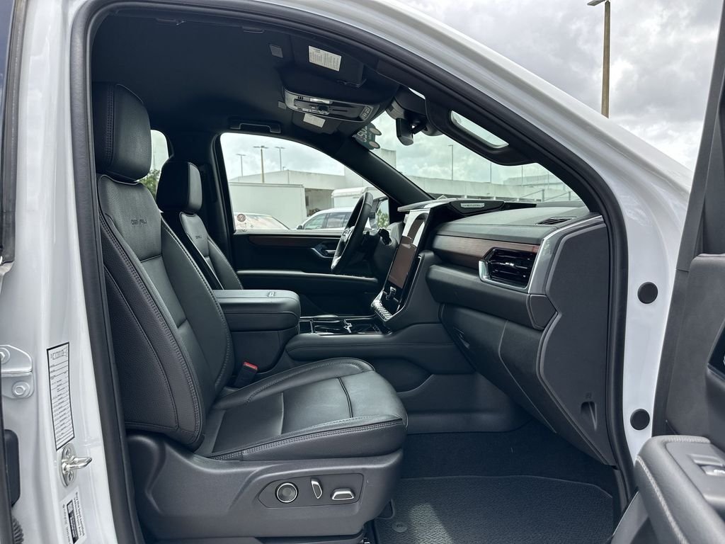 2025 GMC Yukon XL Denali - Photo 27